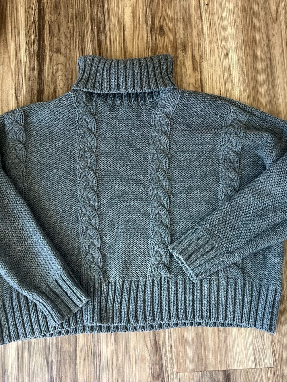 Turtleneck Cable Knit Sweater - Gray